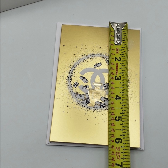 CHANEL Holiday Gift Bag with Card - Picture 5 of 5